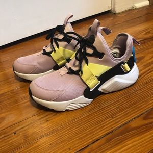 Pink Nike Huarache City Women’s Size 9